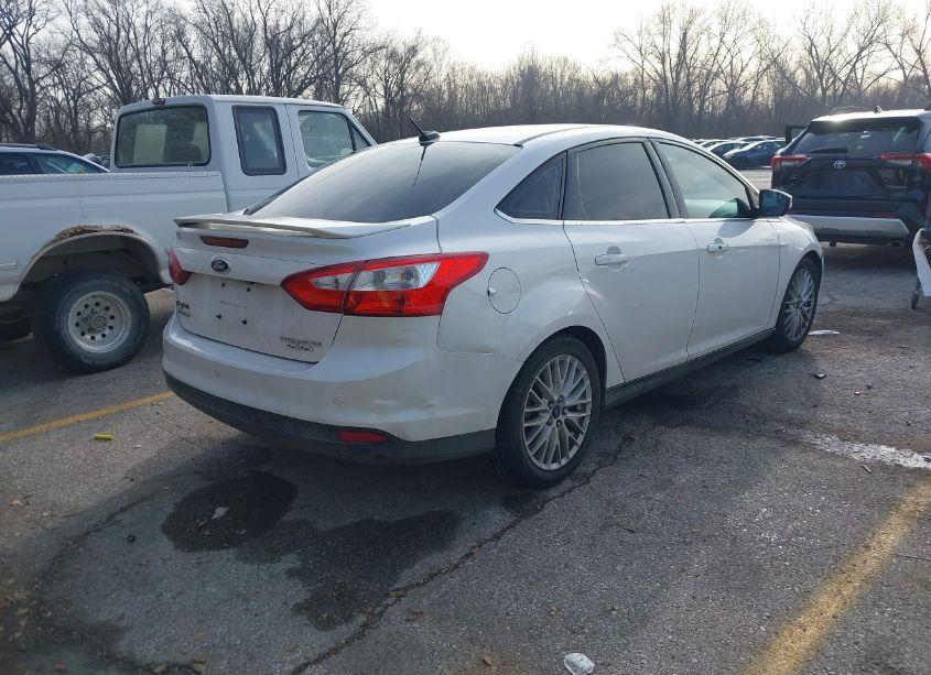 Photo 4 of 2014 Ford Focus TITANIUM (VIN 1FADP3J21EL452355)