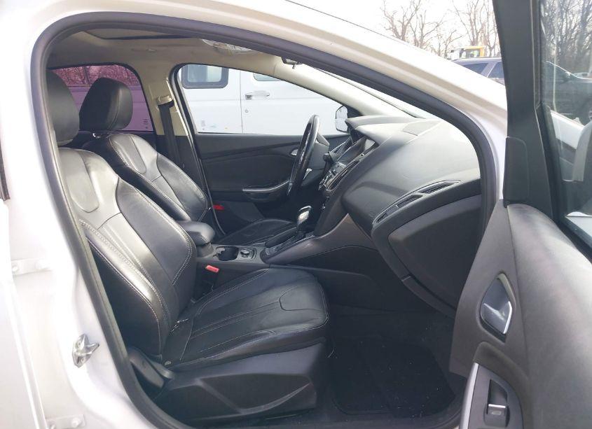 Photo 5 of 2014 Ford Focus TITANIUM (VIN 1FADP3J21EL452355)