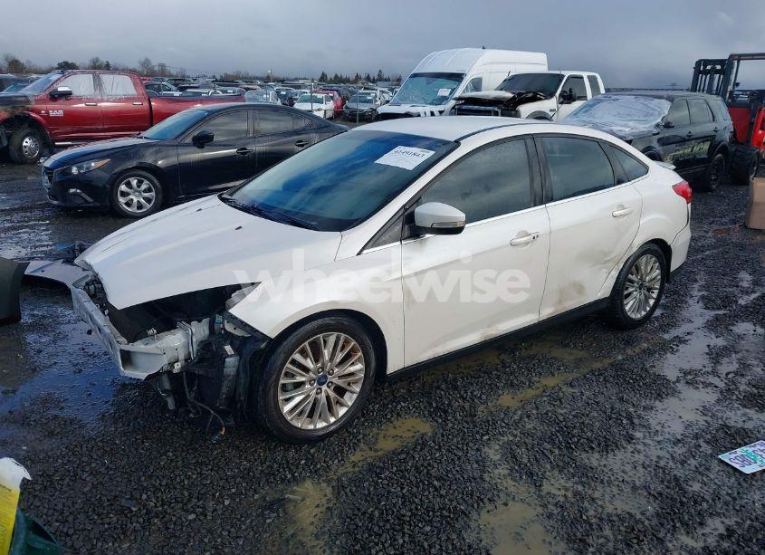 Photo 2 of 2015 Ford Focus TITANIUM (VIN 1FADP3J21FL251427)