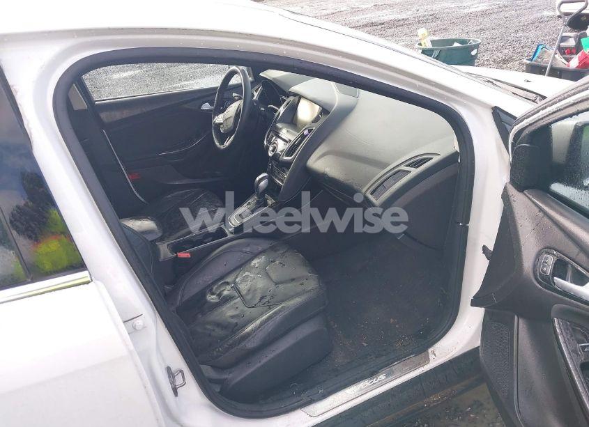 Photo 5 of 2015 Ford Focus TITANIUM (VIN 1FADP3J21FL251427)