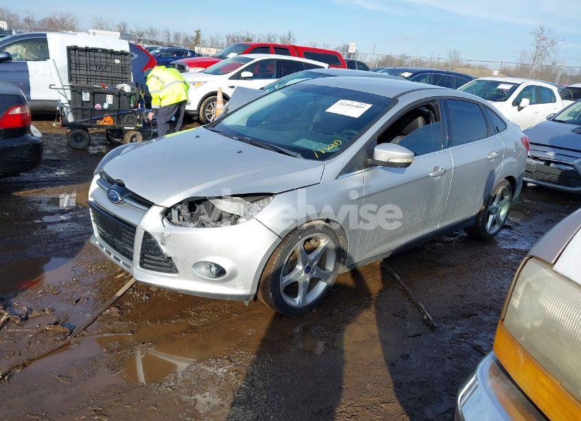 Photo 2 of 2013 Ford Focus TITANIUM (VIN 1FADP3J22DL300647)