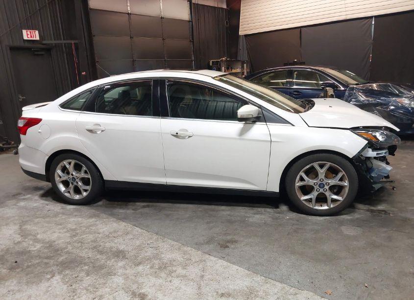 Photo 14 of 2014 Ford Focus TITANIUM (VIN 1FADP3J22EL338378)