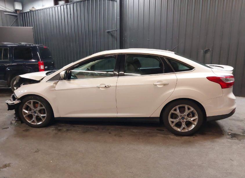 Photo 15 of 2014 Ford Focus TITANIUM (VIN 1FADP3J22EL338378)