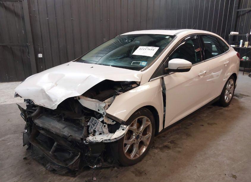 Photo 2 of 2014 Ford Focus TITANIUM (VIN 1FADP3J22EL338378)