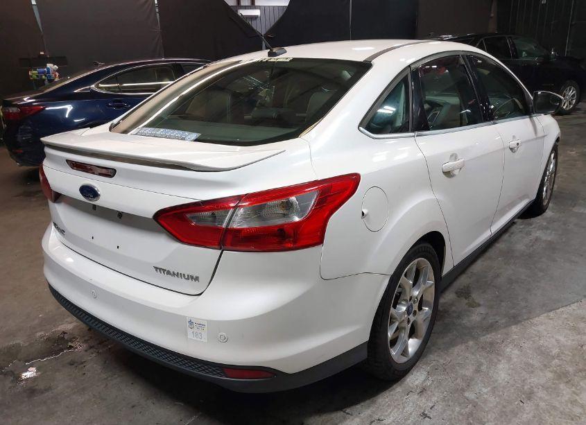 Photo 4 of 2014 Ford Focus TITANIUM (VIN 1FADP3J22EL338378)