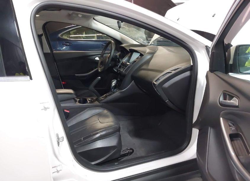 Photo 5 of 2014 Ford Focus TITANIUM (VIN 1FADP3J22EL338378)