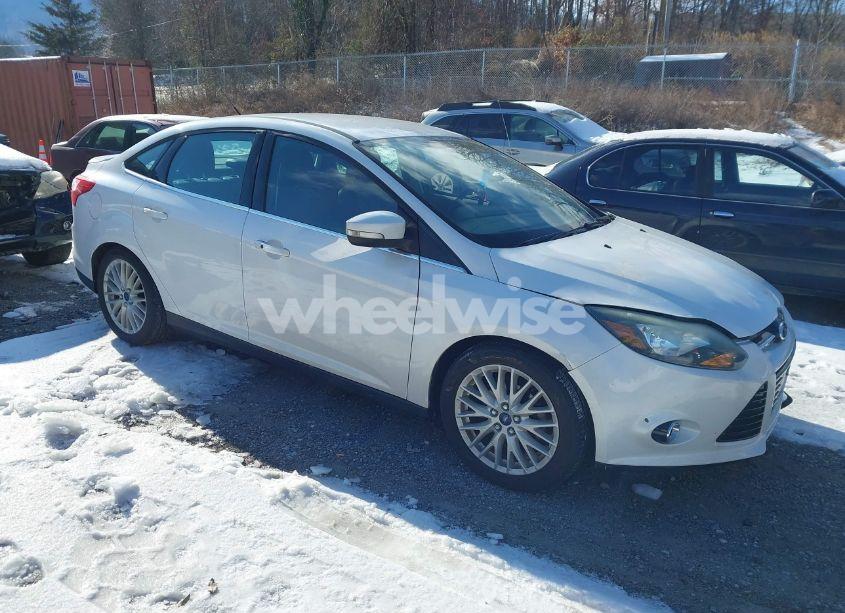 2014 Ford Focus TITANIUM (VIN 1FADP3J22EL428954) main photo