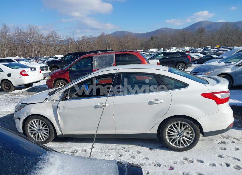 Photo 15 of 2014 Ford Focus TITANIUM (VIN 1FADP3J22EL428954)