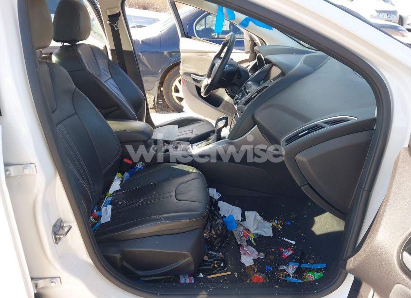 Photo 5 of 2014 Ford Focus TITANIUM (VIN 1FADP3J22EL428954)
