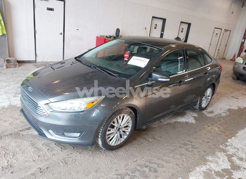 Photo 2 of 2015 Ford Focus TITANIUM (VIN 1FADP3J22FL260718)