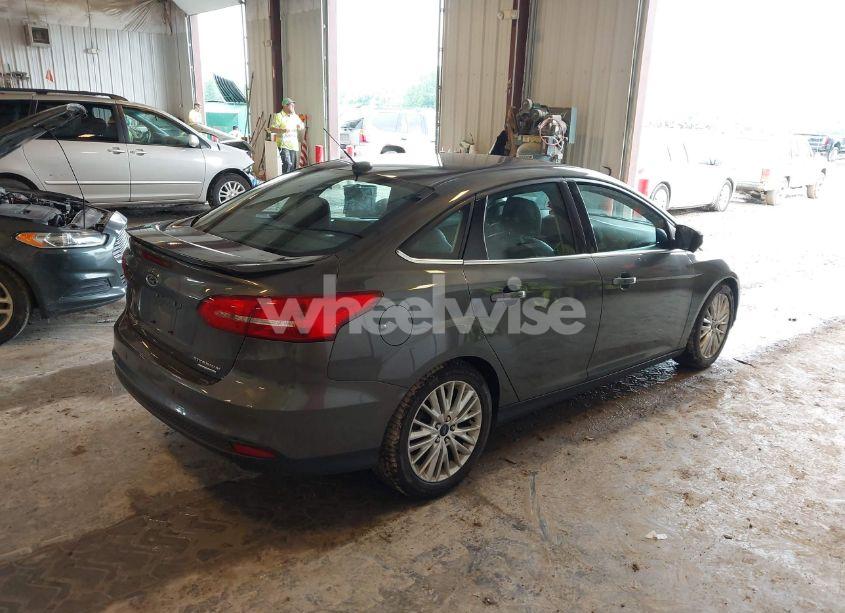 Photo 4 of 2015 Ford Focus TITANIUM (VIN 1FADP3J22FL260718)