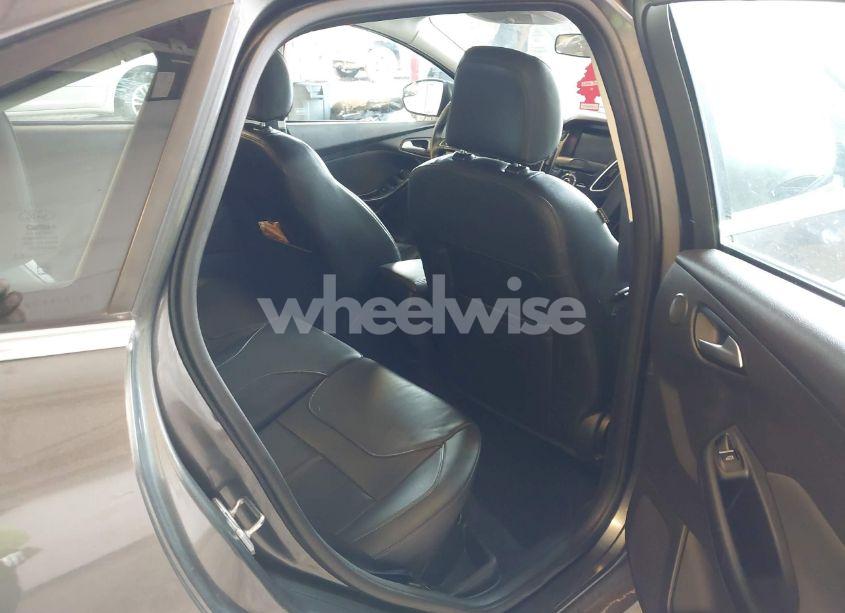 Photo 8 of 2015 Ford Focus TITANIUM (VIN 1FADP3J22FL260718)