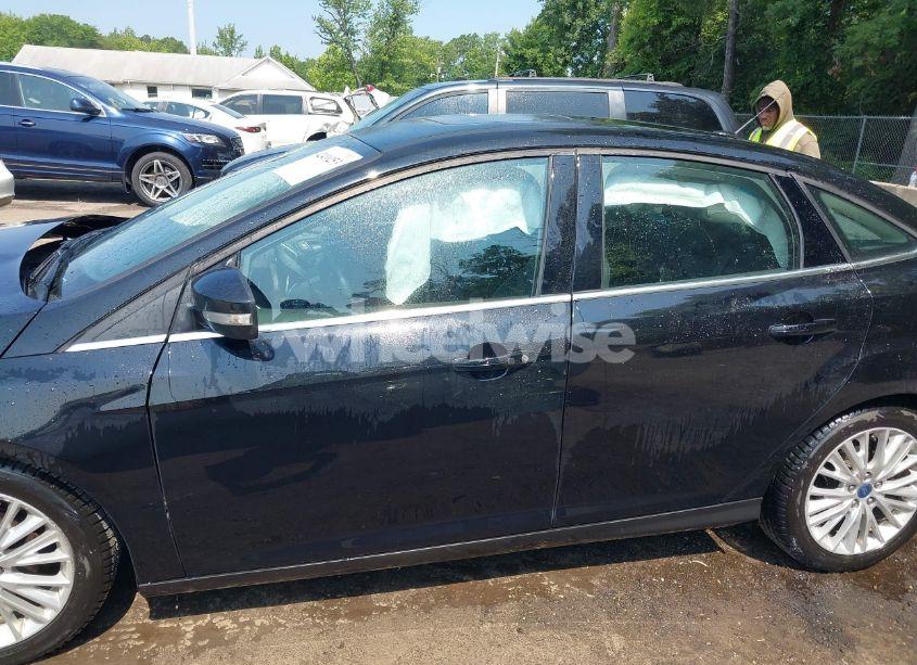 Photo 14 of 2018 Ford Focus TITANIUM (VIN 1FADP3J22JL220986)