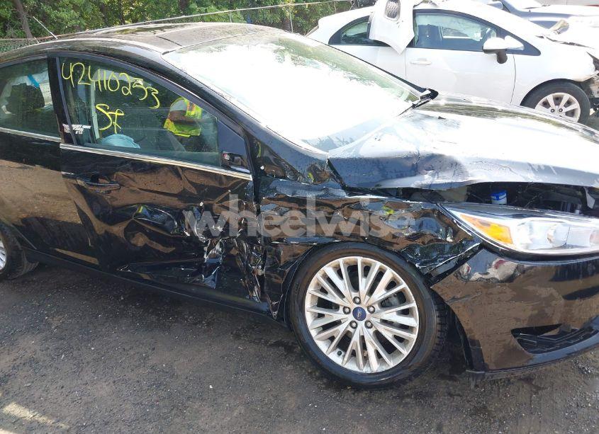 Photo 6 of 2018 Ford Focus TITANIUM (VIN 1FADP3J22JL220986)
