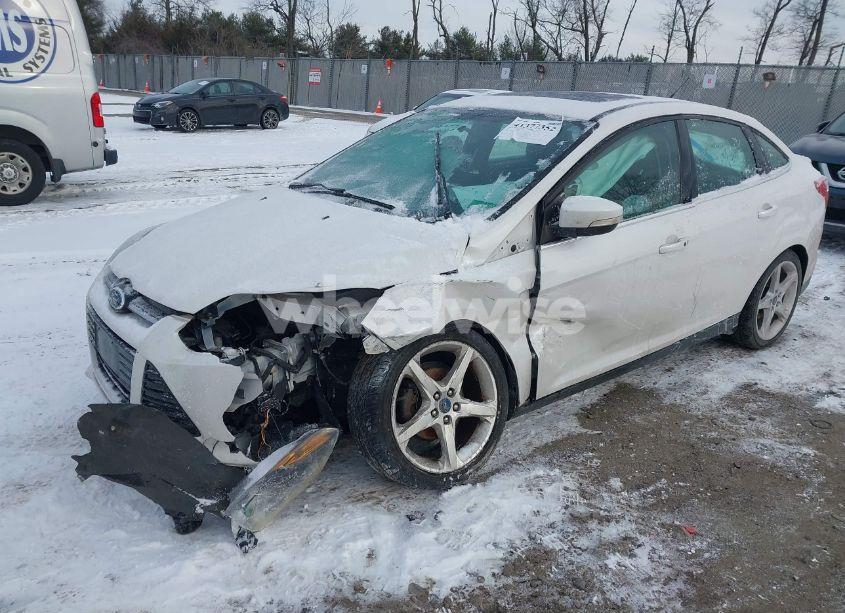Photo 2 of 2013 Ford Focus TITANIUM (VIN 1FADP3J23DL240006)