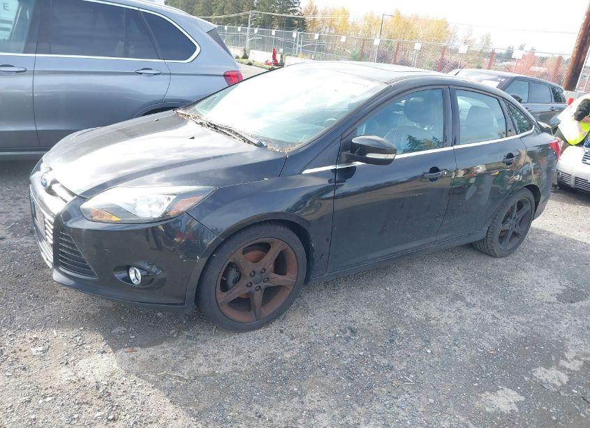 Photo 2 of 2013 Ford Focus TITANIUM (VIN 1FADP3J23DL335990)