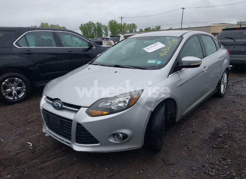 Photo 2 of 2014 Ford Focus TITANIUM (VIN 1FADP3J23EL286078)