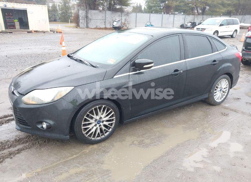 Photo 2 of 2014 Ford Focus TITANIUM (VIN 1FADP3J23EL297744)