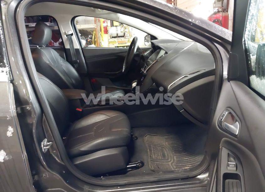 Photo 5 of 2015 Ford Focus TITANIUM (VIN 1FADP3J23FL305617)
