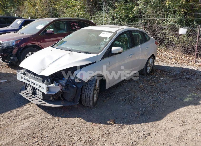 Photo 2 of 2015 Ford Focus TITANIUM (VIN 1FADP3J23FL383637)