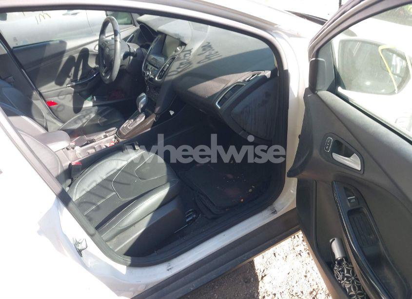 Photo 5 of 2015 Ford Focus TITANIUM (VIN 1FADP3J23FL383637)