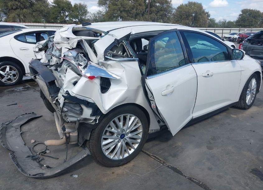 Photo 17 of 2018 Ford Focus TITANIUM (VIN 1FADP3J23JL288231)