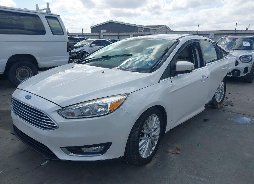 Photo 2 of 2018 Ford Focus TITANIUM (VIN 1FADP3J23JL288231)