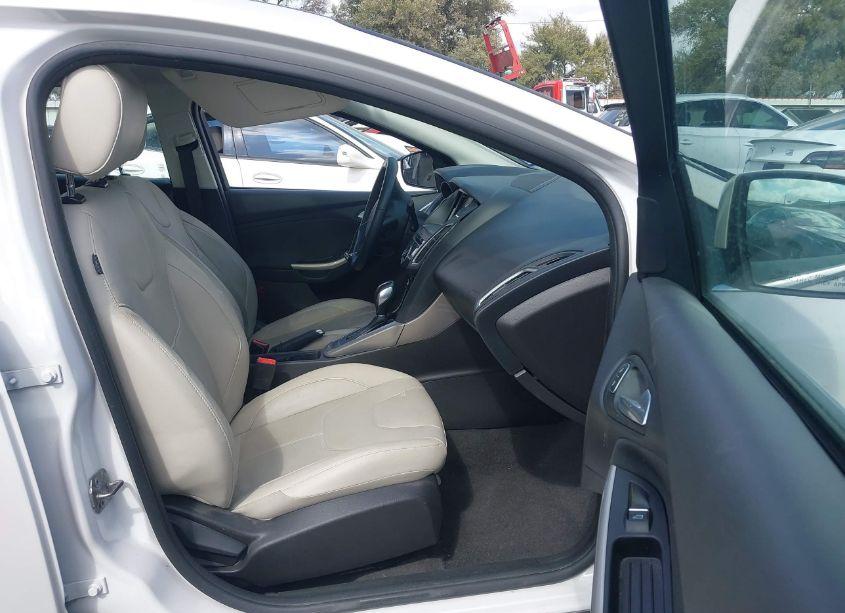 Photo 5 of 2018 Ford Focus TITANIUM (VIN 1FADP3J23JL288231)