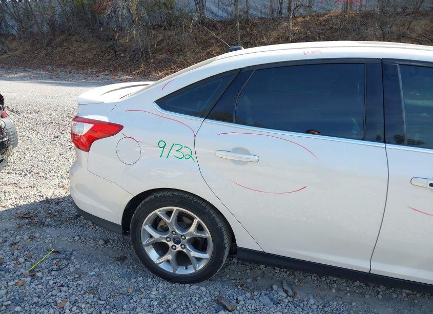 Photo 15 of 2013 Ford Focus TITANIUM (VIN 1FADP3J24DL200162)