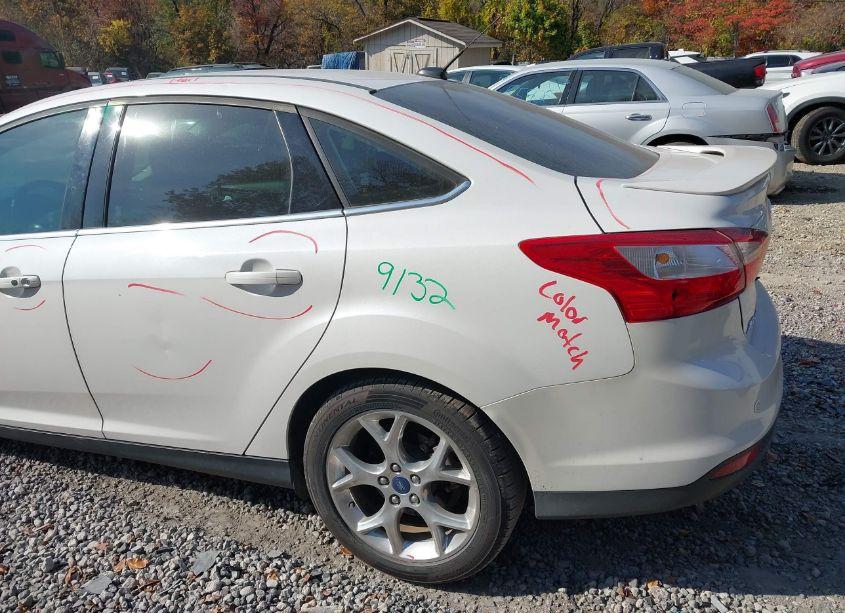 Photo 16 of 2013 Ford Focus TITANIUM (VIN 1FADP3J24DL200162)