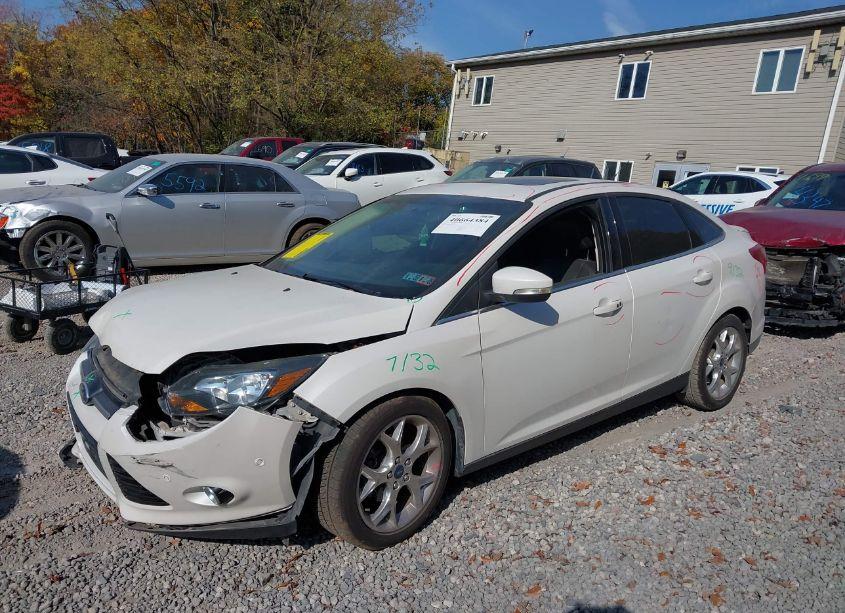 Photo 2 of 2013 Ford Focus TITANIUM (VIN 1FADP3J24DL200162)