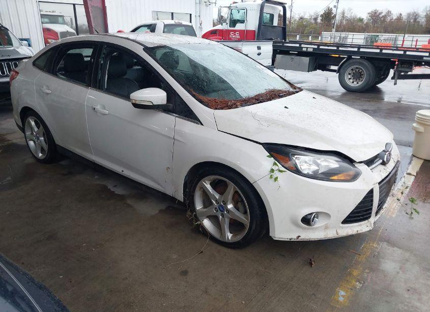 2013 Ford Focus TITANIUM (VIN 1FADP3J24DL263200) main photo