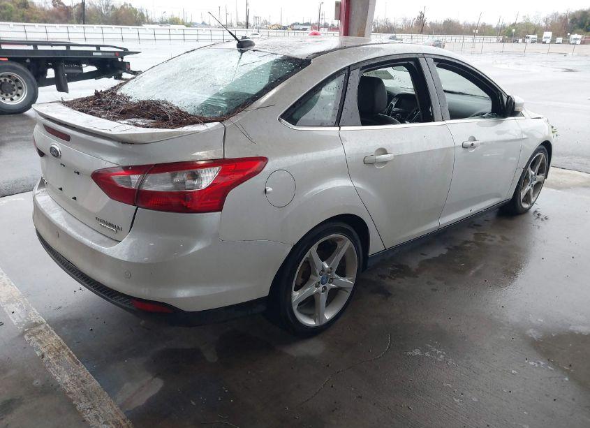 Photo 4 of 2013 Ford Focus TITANIUM (VIN 1FADP3J24DL263200)