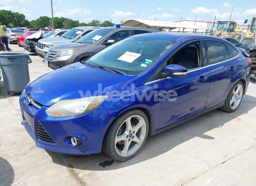 Photo 2 of 2013 Ford Focus TITANIUM (VIN 1FADP3J24DL280689)