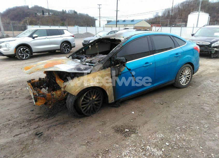 Photo 2 of 2014 Ford Focus TITANIUM (VIN 1FADP3J24EL115534)