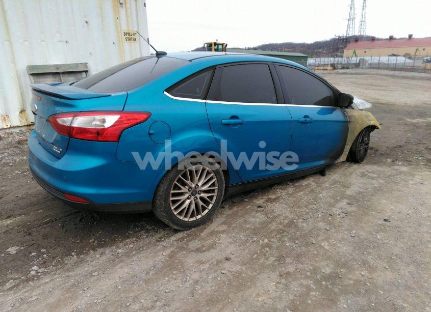 Photo 4 of 2014 Ford Focus TITANIUM (VIN 1FADP3J24EL115534)
