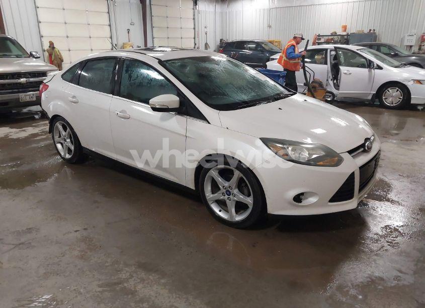 2014 Ford Focus TITANIUM (VIN 1FADP3J24EL139252) main photo