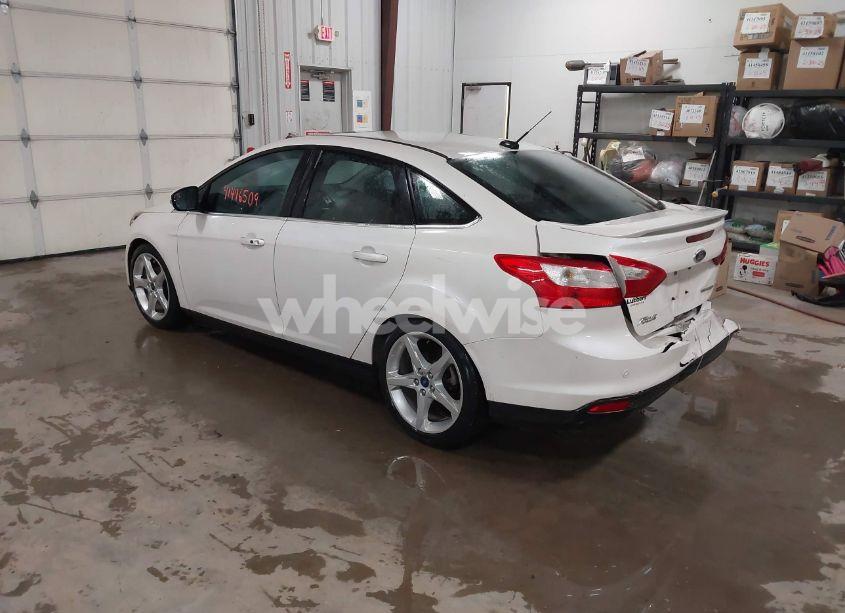 Photo 3 of 2014 Ford Focus TITANIUM (VIN 1FADP3J24EL139252)