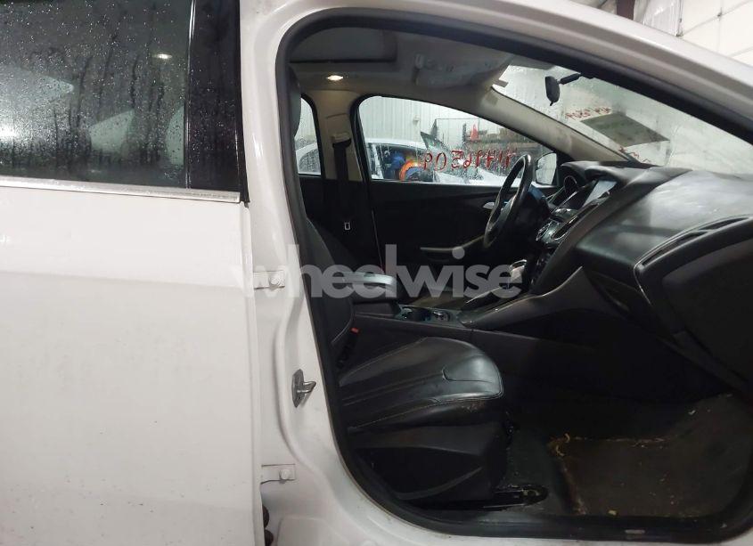 Photo 5 of 2014 Ford Focus TITANIUM (VIN 1FADP3J24EL139252)
