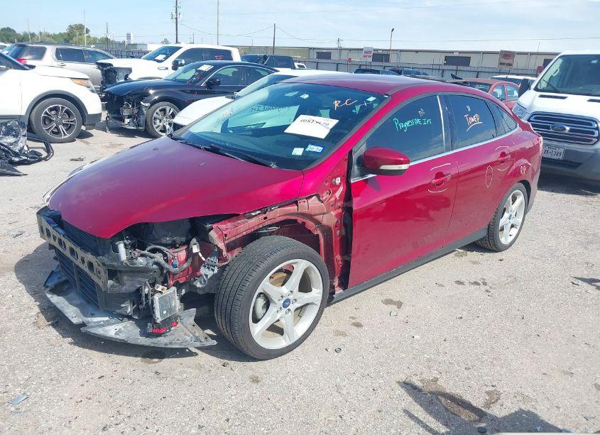 Photo 2 of 2014 Ford Focus TITANIUM (VIN 1FADP3J24EL184076)