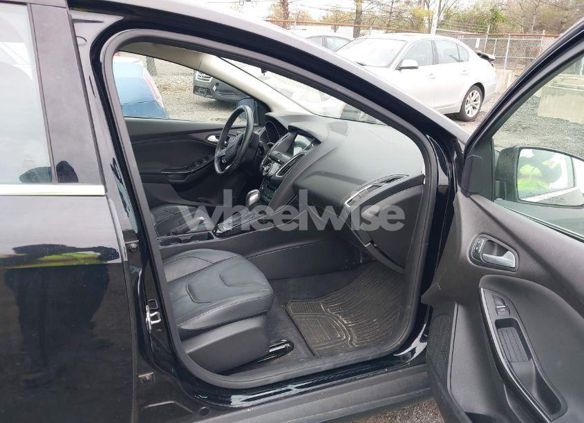 Photo 5 of 2016 Ford Focus TITANIUM (VIN 1FADP3J24GL224370)