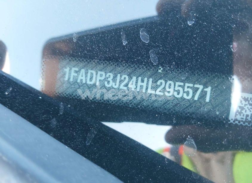 Photo 9 of 2017 Ford Focus TITANIUM (VIN 1FADP3J24HL295571)