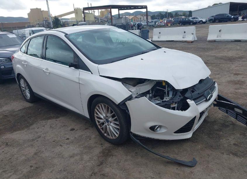 2014 Ford Focus TITANIUM (VIN 1FADP3J25EL355742) main photo
