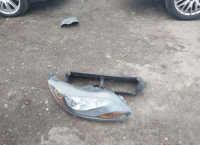 Photo 12 of 2014 Ford Focus TITANIUM (VIN 1FADP3J25EL355742)