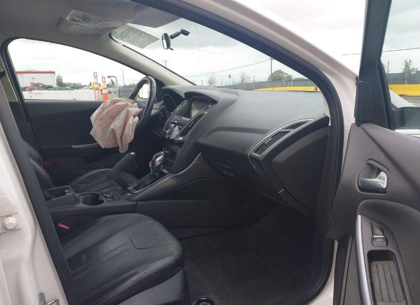 Photo 5 of 2014 Ford Focus TITANIUM (VIN 1FADP3J25EL355742)
