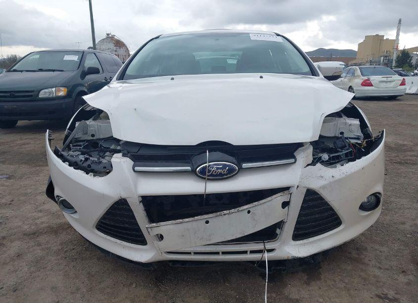 Photo 6 of 2014 Ford Focus TITANIUM (VIN 1FADP3J25EL355742)