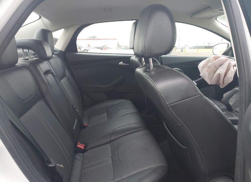 Photo 8 of 2014 Ford Focus TITANIUM (VIN 1FADP3J25EL355742)