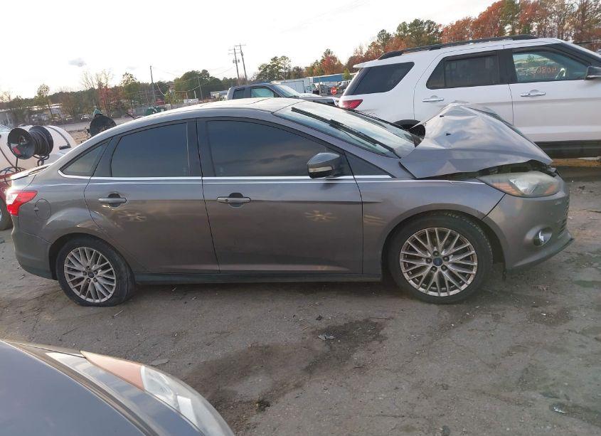 Photo 13 of 2014 Ford Focus TITANIUM (VIN 1FADP3J25EL378356)