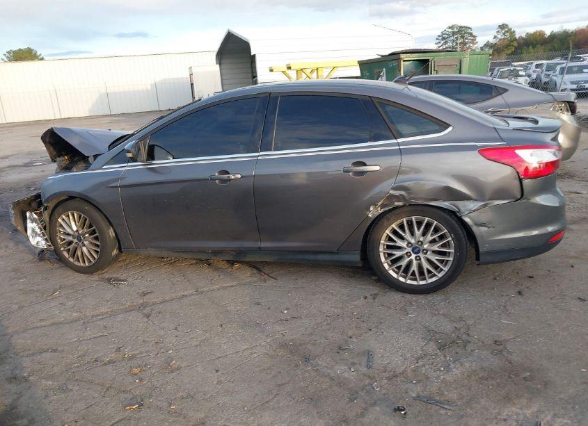 Photo 14 of 2014 Ford Focus TITANIUM (VIN 1FADP3J25EL378356)