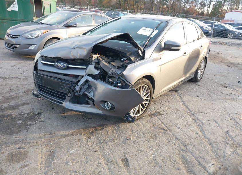 Photo 2 of 2014 Ford Focus TITANIUM (VIN 1FADP3J25EL378356)